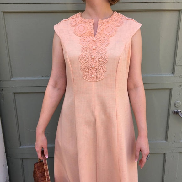 Vintage 1960'S Structured Peach Lace Maxi Dress - Picture 4 of 6